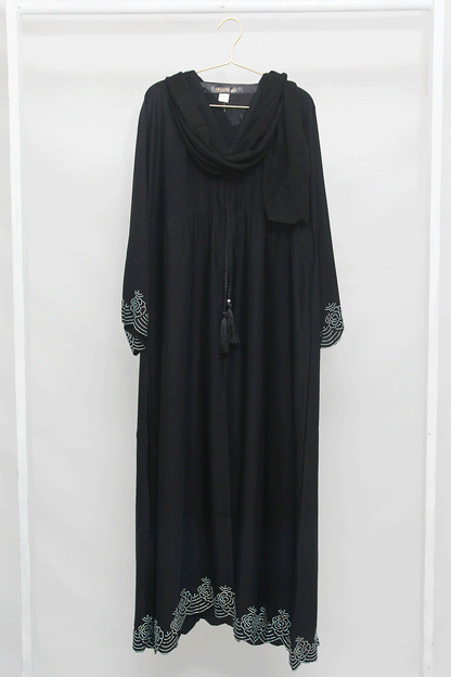 Yumna Abaya