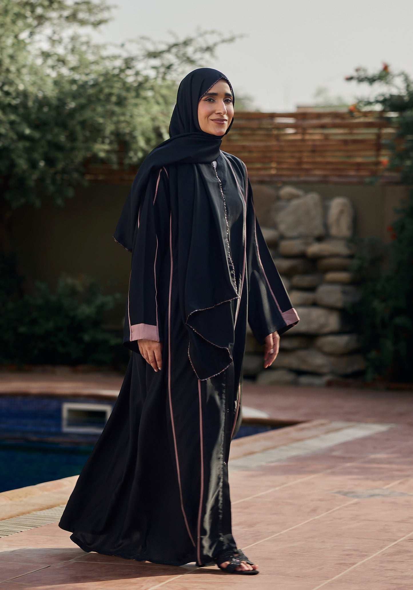Nida Contrast Abaya | The Classic Edits