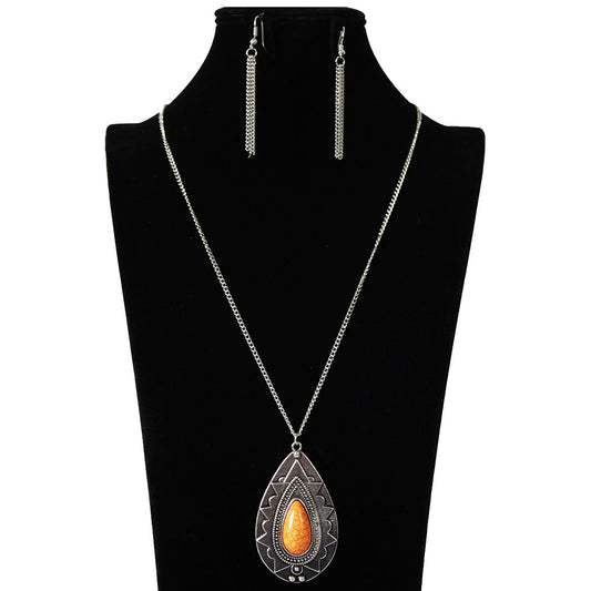 Tear drop pendant with earrings