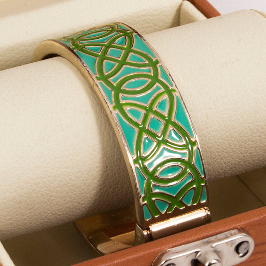 Snap open bracelet
